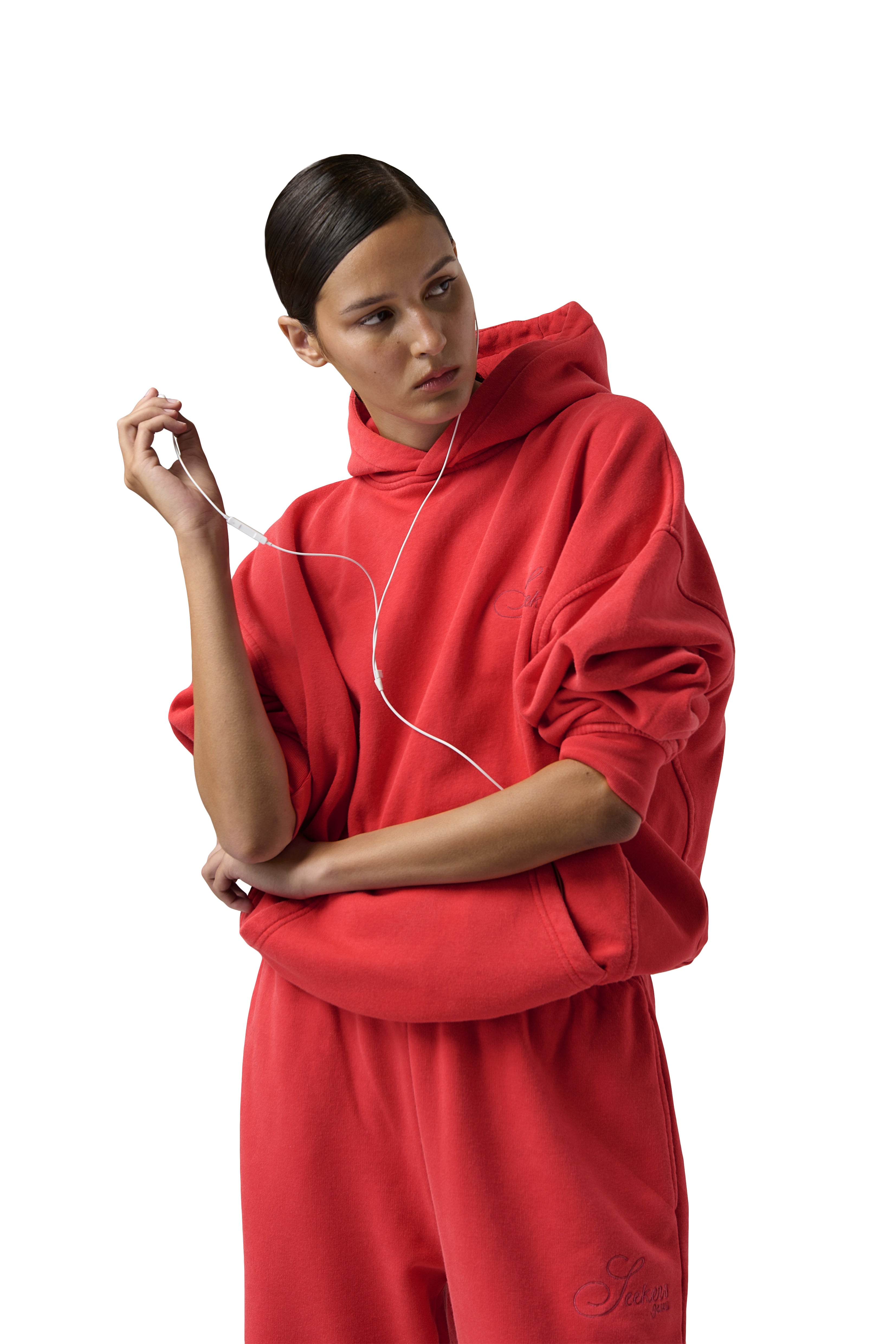Model Scarlett is 5'8" and wears a size S.